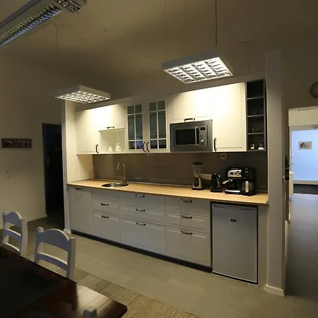 Ll20 Hostel *