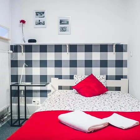 Hostel Ll20 *