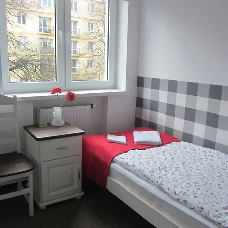 Hostel Ll20 *